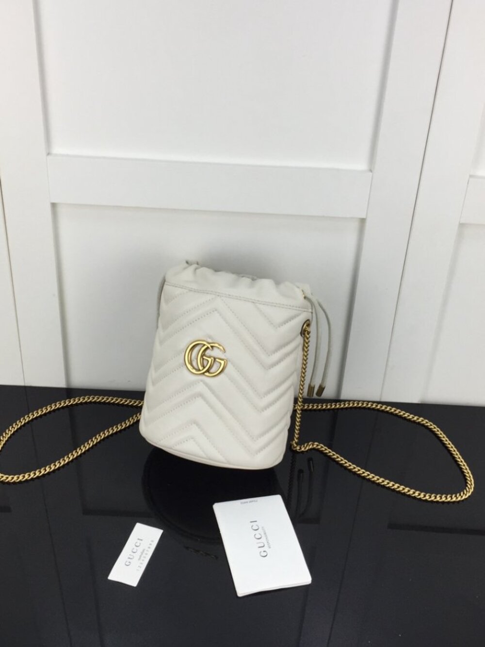 Gucci Cream Crossbody Bag with Gold Accents - Picture 2 of 9
